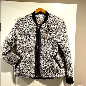 Wear by Erin Andrews New England patriots women jacket sweatshirt.